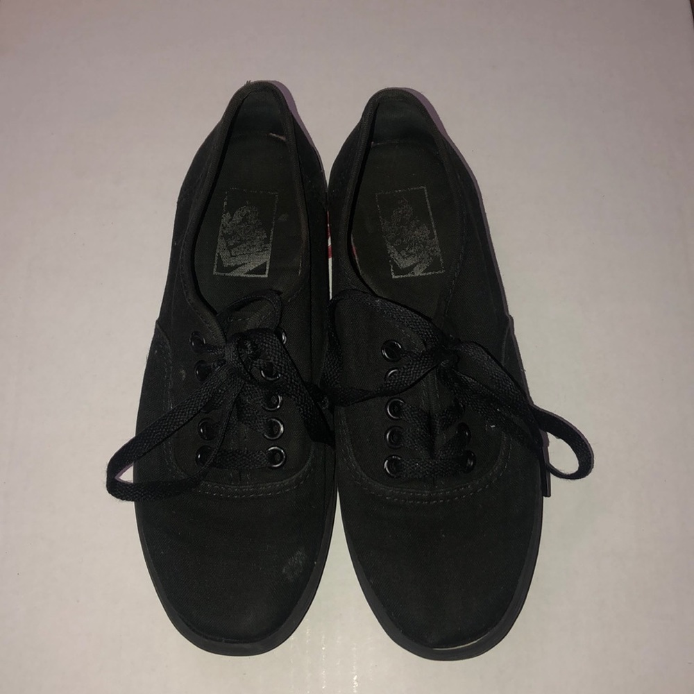 BLACK VANS